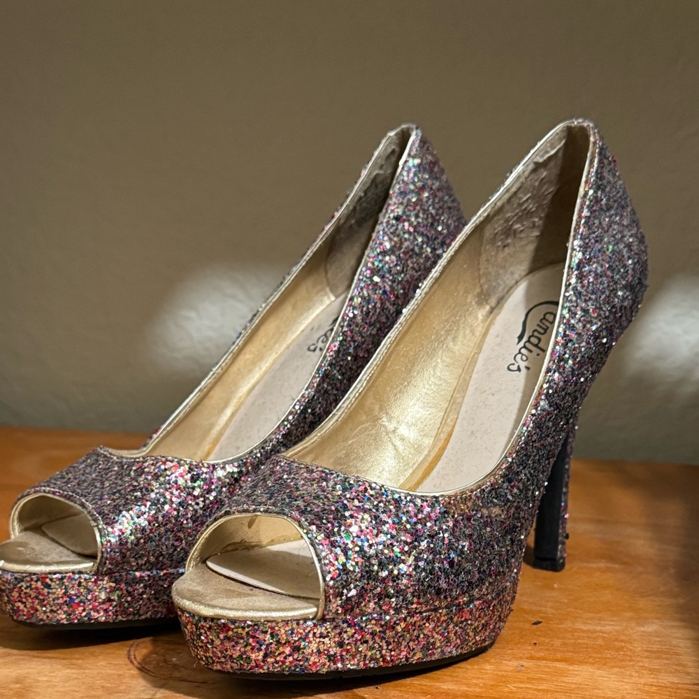 Candies brand size 8.5 heels